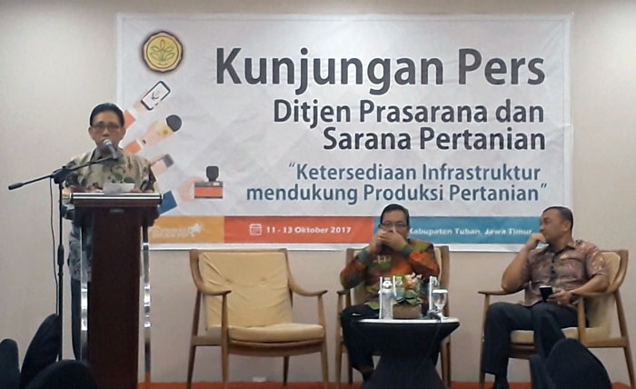 Sesditjen PSP: Pupuk Bersubsidi 2018 Capai 9,55 Juta Ton, "Ditebus dengan Kartu Tani."